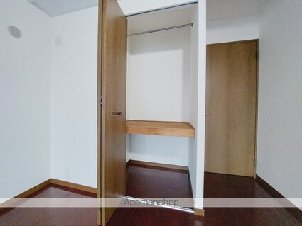 ロイヤルメゾン岩崎町[3LDK/80m2]の内装2