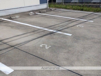 レオネクストグリーンガーデン[1R/26.5m2]の駐車場