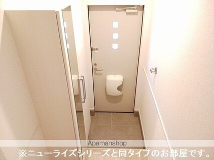 Ｋ，ａｕｔｕｍｎ　ｌｅａｖｅｓ[2LDK/59.55m2]の玄関