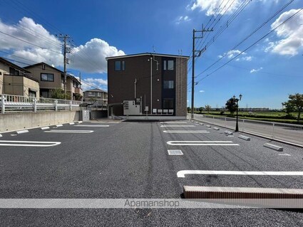 サンセット[2LDK/66.02m2]の駐車場