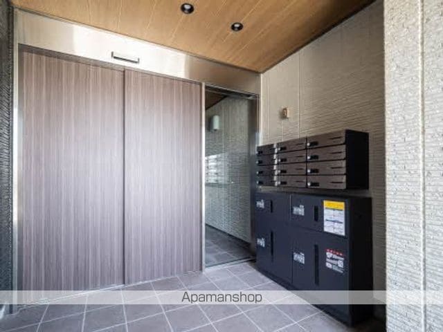 和歌山県和歌山市鷹匠町２丁目[2LDK/63.57m2]のエントランス1