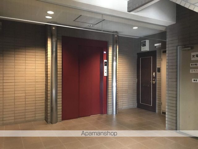 旭町武井ビルの玄関写真