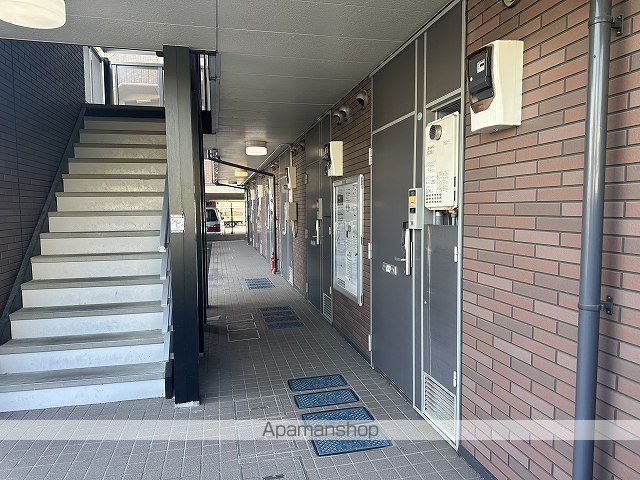 レオパレス蒔田の玄関写真