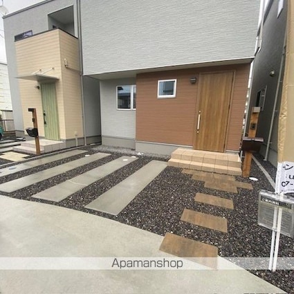 小柿１０丁目戸建て賃貸　Ｂ棟[2SLDK/77.3m2]の駐車場