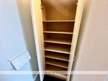 レオパレスうつくし[1K/20.81m2]の玄関