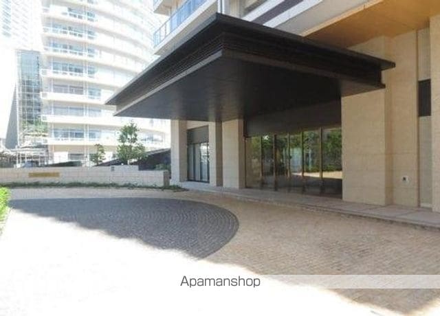 ブランズタワーみなとみらいの玄関写真