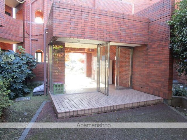 エムズ・アーク C棟の玄関写真