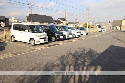 ベルメゾン石井[1K/25m2]の駐車場1