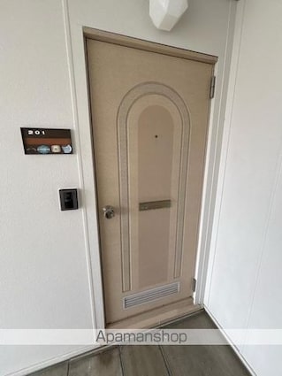 リベラ寺井　Ａ・Ｂ棟[1LDK/43.42m2]の玄関