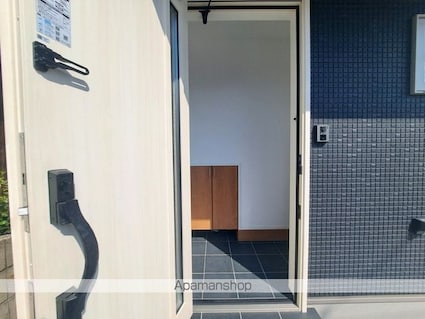中須賀戸建て[3LDK/77m2]の玄関