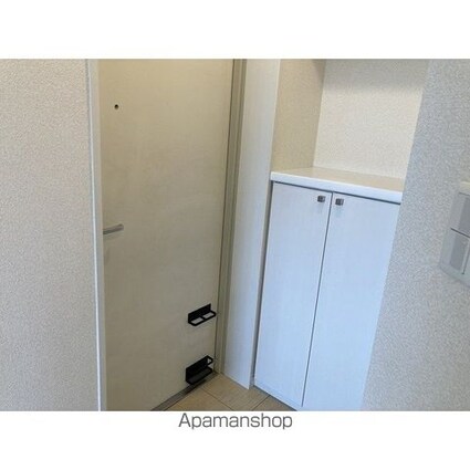 ヒルトップ北沢[1R/32.3m2]の玄関