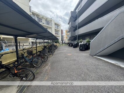 ロイヤルハイツシモダ壱番館[3LDK/63m2]の共用部1