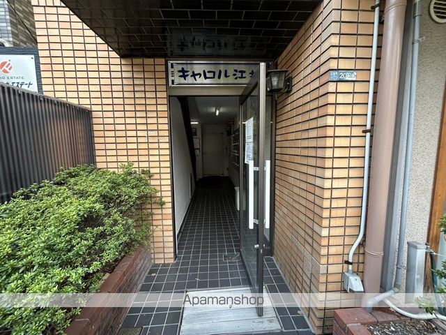 キャロル江坂の玄関写真