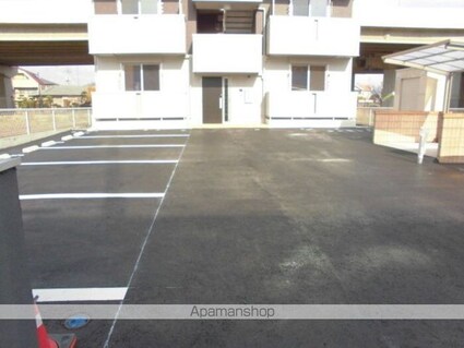 オッツ[1LDK/39.21m2]の駐車場