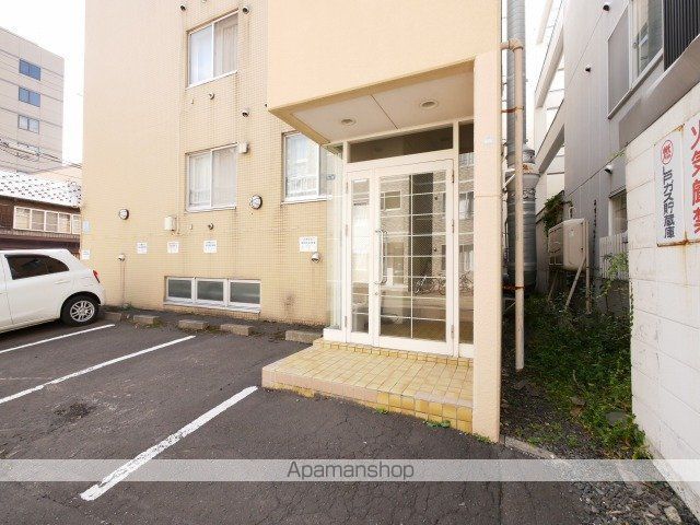 小野ビルの玄関写真