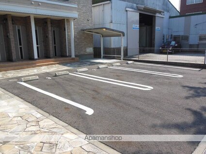 コンフォートⅡ[1LDK/42.84m2]の駐車場1