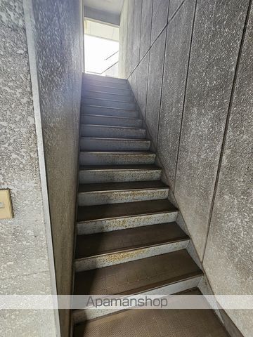登戸ビルの玄関写真
