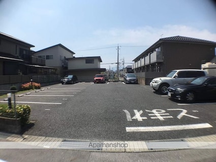 ベアグラス[1K/30.39m2]の駐車場