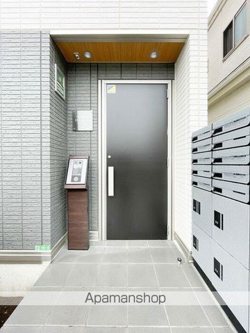 セレスティア早宮の玄関写真