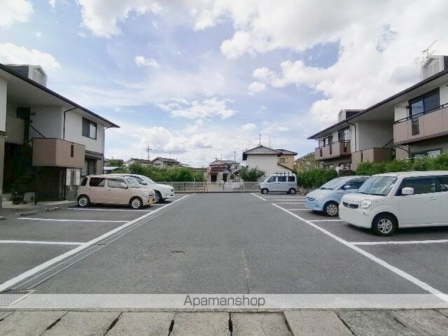 ウエストアベニュー　Ａ棟[2LDK/53.81m2]の駐車場1