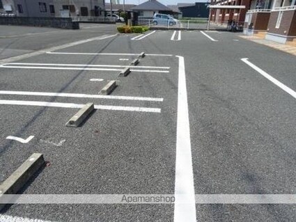 メゾンプラシード[1LDK/37.13m2]の駐車場