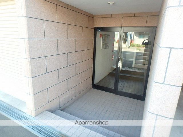 アドバンス北19条の玄関写真