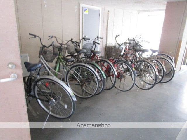 メゾンフローラ市川の玄関写真