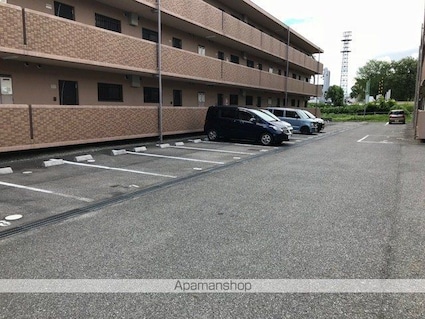 フォルサⅠ番館[2LDK/40m2]の駐車場