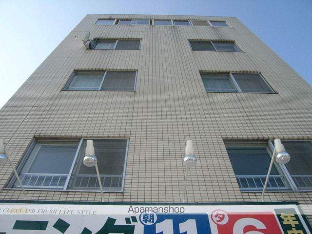 秋山ビルの外観写真