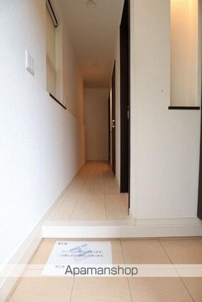 新宿区西新宿４丁目戸建[2SLDK/76.87m2]の玄関1
