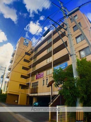 オウミ住宅ビルの玄関写真