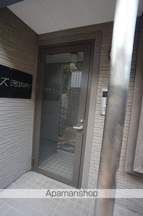 東京都新宿区河田町[1R/15m2]のエントランス1