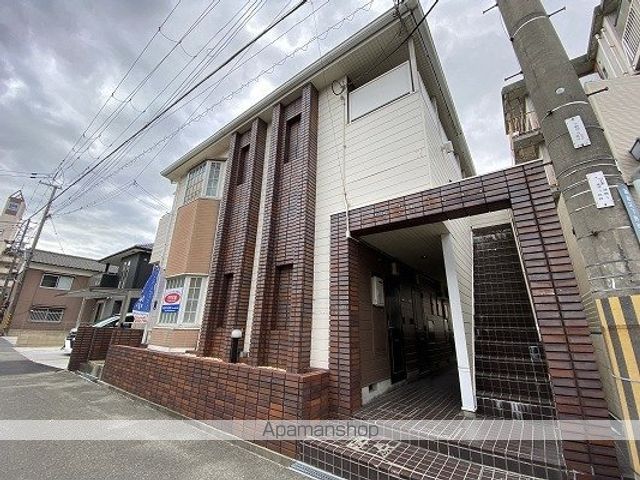 ウエストリバーの玄関写真