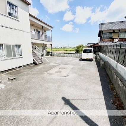 梅ノ木ハイツ[1K/18m2]の駐車場