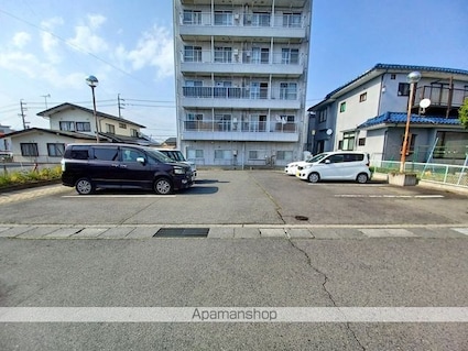 ラ・フォーレ須坂[3DK/52.7m2]の駐車場