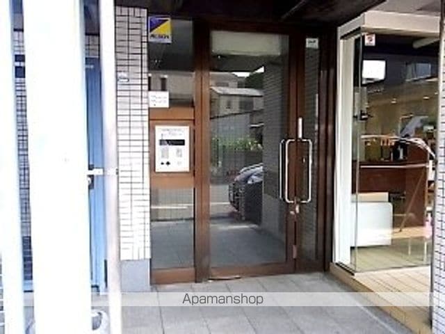トレンディア高槻の玄関写真