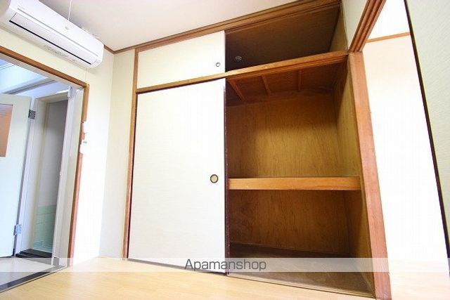 鶴ヶ岡マンションの内装写真