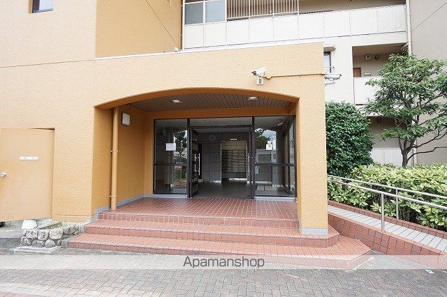 白川高層住宅4号棟の玄関写真