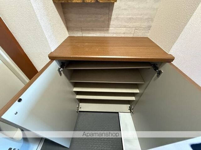 コンフォール空港通り[1LDK/41m2]の玄関