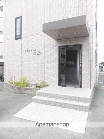 グランメール早出の玄関写真