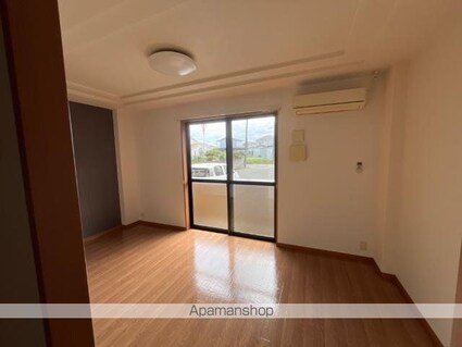 グランディール泰英１号館[1LDK/36m2]のリビング・居間1