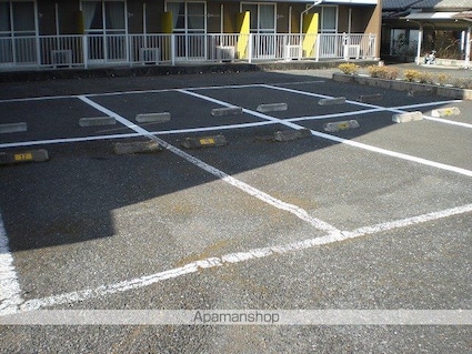 レオパレスアサクラⅢ[1K/23.18m2]の駐車場1