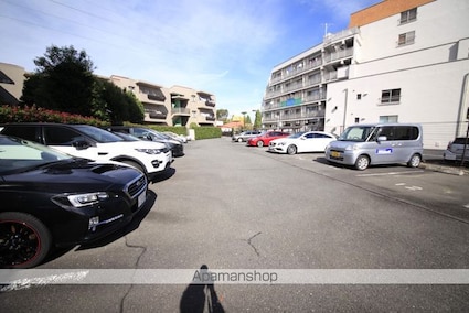 豊田ハウス[3LDK/76.4m2]の駐車場2