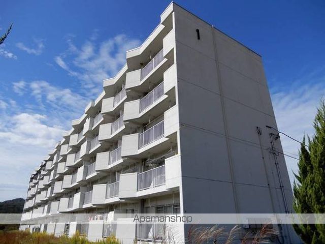ビレッジハウス建部吉田1号棟の玄関写真