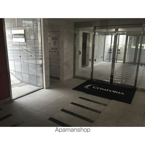 コンフォリア目黒長者丸の玄関写真