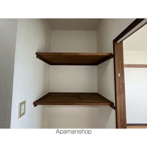 サープラスワンアネックス光の内装写真
