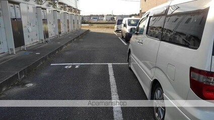 レオパレスアルタランテⅢ[1K/26.08m2]の駐車場