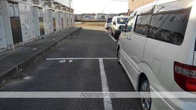 レオパレスアルタランテⅢ[1K/26.08m2]の駐車場