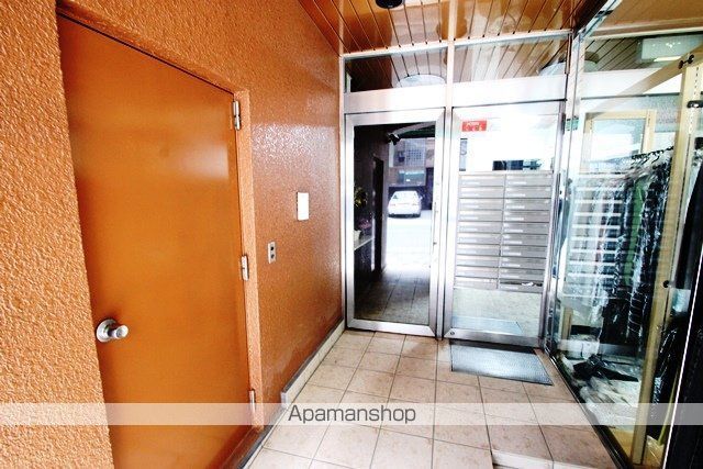 メゾン新大阪北の玄関写真