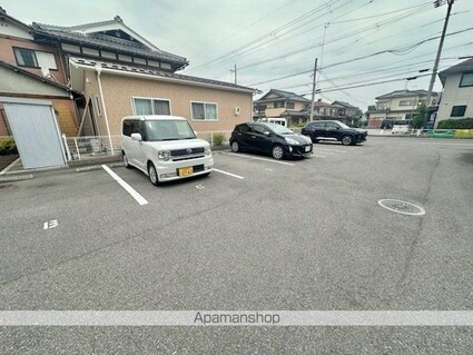 滋賀県東近江市ひばり丘町[1LDK/42.64m2]の駐車場
